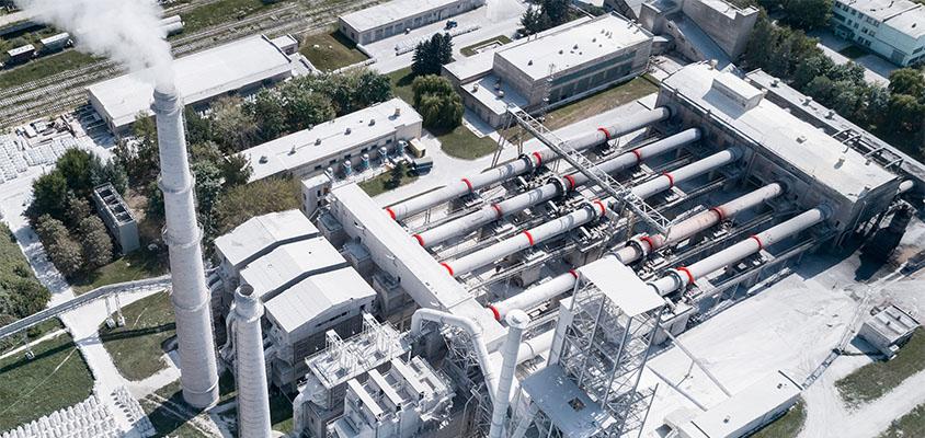 Cement production, plant for burning cement mix. Aerial photography Laufringschmierung für Drehrohröfen
